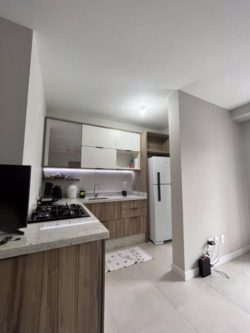 Apartamento 2 Suites Com Piscina E Churrasqueira, Ao Lado Da Ufsc ฟลอเรียนอโปลิส ภายนอก รูปภาพ