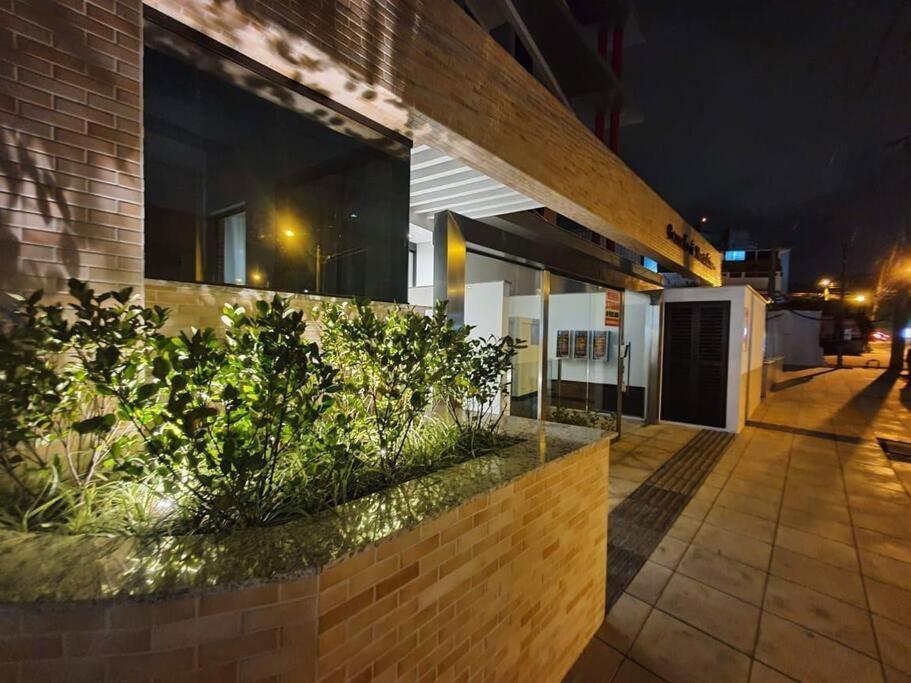 Apartamento 2 Suites Com Piscina E Churrasqueira, Ao Lado Da Ufsc ฟลอเรียนอโปลิส ภายนอก รูปภาพ